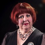 Gale Dilling as Mona